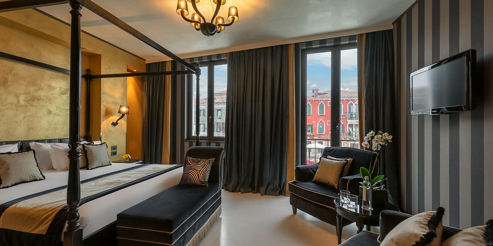 Discover The Canal View Rooms At Hotel Carnival Palace In Venice